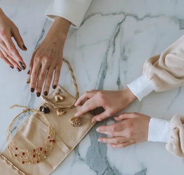 How Handmade Gold Jewelry Adds a Touch of Elegance to Any Outfit